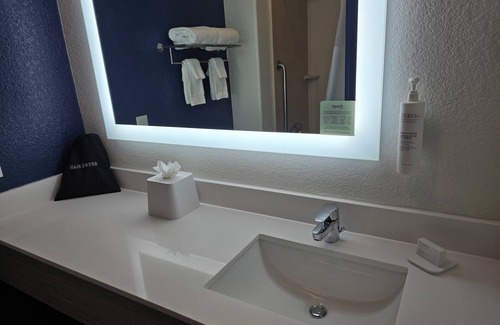 Selma Hotel | Spark by Hilton Selma
