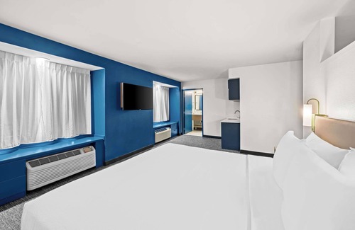 Sterling Hotel | Spark by Hilton Sterling Dulles Airport