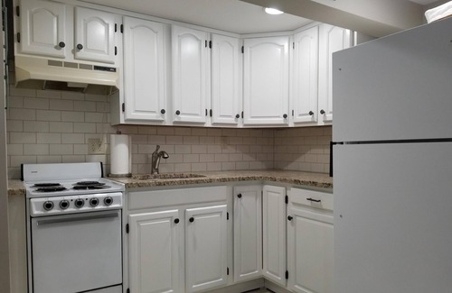 Long Beach Apartment | SPARKLING CLEAN - BRAND NEW! Beachside apartment - Beach Passes Included!