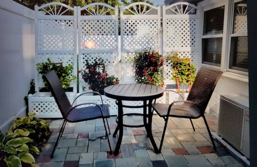 Long Beach Apartment | SPARKLING CLEAN - BRAND NEW! Beachside apartment - Beach Passes Included!