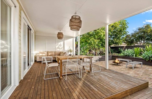 Shellharbour House | SPARKLING NEW HOLIDAY HOME / SHELLHARBOUR
