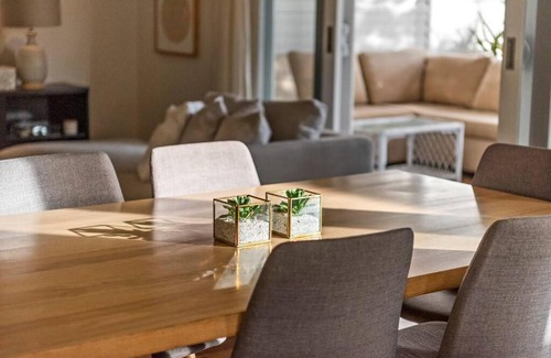 Shellharbour House | SPARKLING NEW HOLIDAY HOME / SHELLHARBOUR