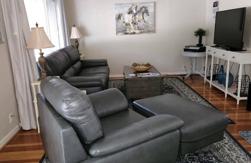 Sparks House | Sparks/Reno Cozy Cottage