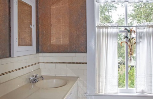 Oakland Apartment | Speakeasy Room in Central Florida's Historic Gem & wedding venue- The Oakland Manor House