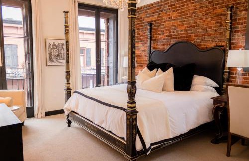 Nevada City Hotel | Speakeasy Suites Sleeps 18
