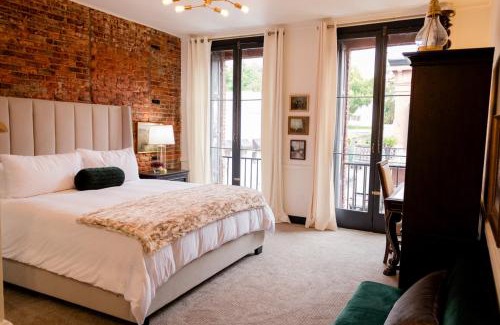 Nevada City Hotel | Speakeasy Suites Sleeps 18