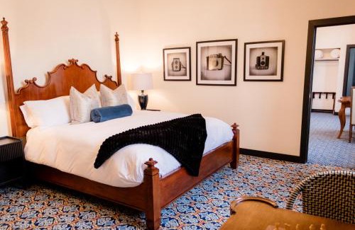 Nevada City Hotel | Speakeasy Suites Sleeps 18