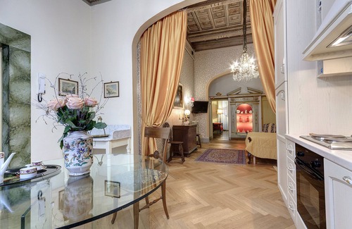 Santo Spirito Apartment | Special apartment with terrace and original frescoes 700 close to old bridge