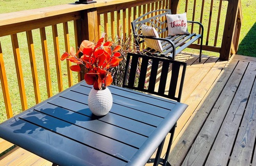 Sevierville House | Special February Rates! Stylish Updated Home With Hot Tub And Large Yard.