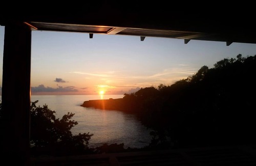 Robins Bay Villa | Special Low Rate, Tranquil Soaking Tub on Roof Overlooking Turquoise Beach