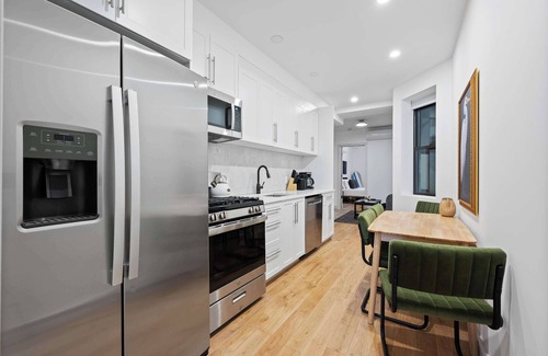 Rose Hill Apartment | Specious/with 2 full baths, walk anywhere