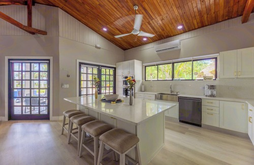 Parrita House | Spectacular Beachfront home with Private Pool - Secluded beach