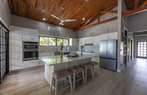 Parrita House | Spectacular Beachfront home with Private Pool - Secluded beach