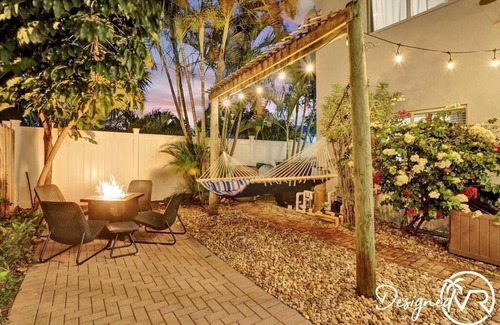 Deerfield Beach Villa | Spectacular 7BR Heated Pool Jacuzzi Tiki Game