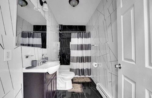 South Side Apartment | Spectacular and Spacious 3-bedroom apartment with AC and heater in Mount Vernon.