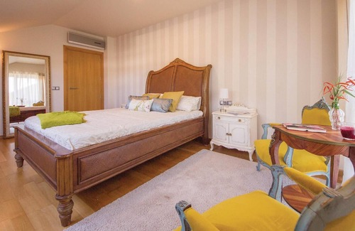 Montalvo House | Spectacular bright and spacious cottage in a beautiful and clear environment.