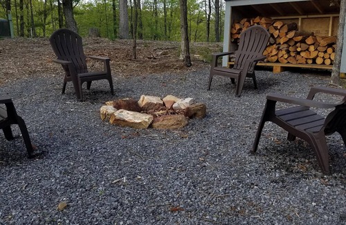 Berkeley Springs Cabin | Spectacular couples retreat, private wooded location, pet friendly, WiFi