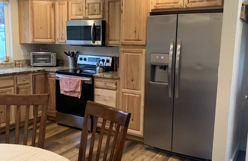 Shady Cove Cottage | Spectacular Cozy Cottage- Wood Stove, Fire Pit, Creek