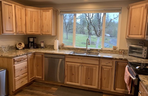 Shady Cove Cottage | Spectacular Cozy Cottage- Wood Stove, Fire Pit, Creek