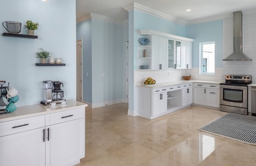 Ocean Point Villa | Spectacular Luxury Private Villa – 8bd, waterfront pool directly on Chalk Sound