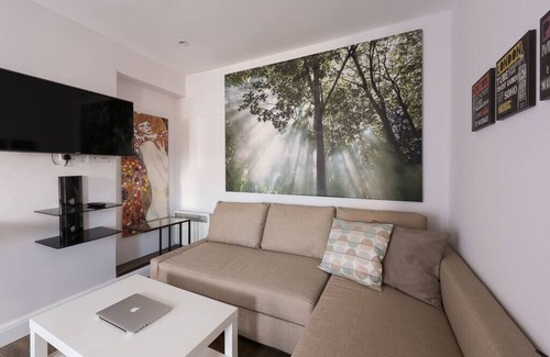 Whittington Apartment | Spectacular Modern Apartment (5 mins to tube)