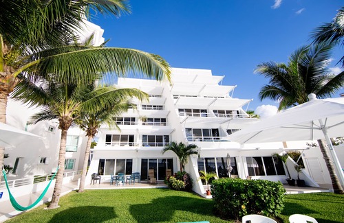 Zona Hotelera Norte Condo | Spectacular oceanfront condo! Large 3BR/3BA Miramar 302. Snorkeling paradise!