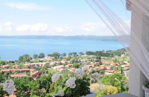Lake Bracciano Apartment | Spectacular Romantic Lakeview Maison De Charme FREE WIFI