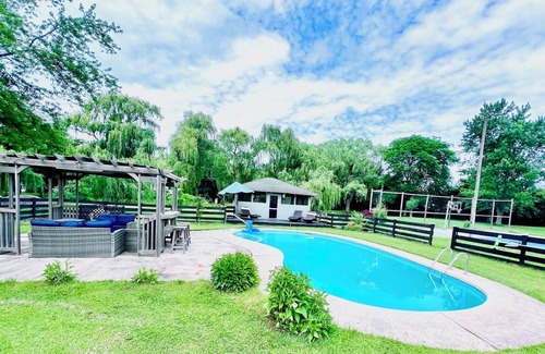 Youngstown House | Spectacular Vacation Home with Unforgettable Amenities