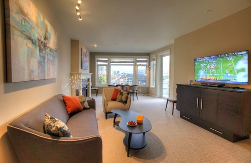 Downtown Seattle Condo | Spectacular View: Waterfront Condo Near Pike Place