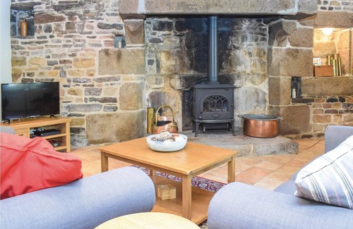 Viessoix House | Spend a wonderful time in this very comfortable house half.