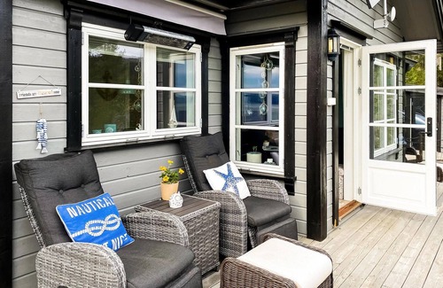 Torjulvagen House | Spend beautiful vacations in this cottage near the village Bæverfjord