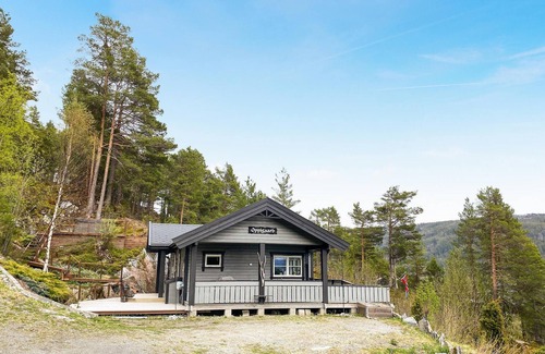 Torjulvagen House | Spend beautiful vacations in this cottage near the village Bæverfjord