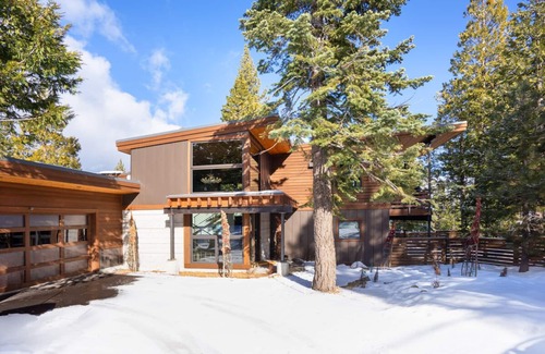 Tahoma House | Spend Fall in Tahoe! Alpine-Chic Home with Private Hot Tub! Steps to the Beach!