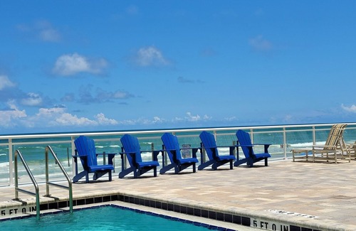 Daytona Beach Shores Condo | Spend the fall or the holidays at the beach-Great Rates and monthly discounts