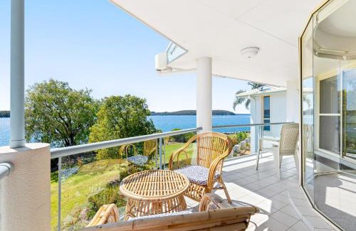 Batehaven House | Spinnakers Reach Unit 9