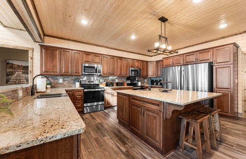 Kimberling City Cabin | Splash Mountain Mansion: The Dream Family Getaway!