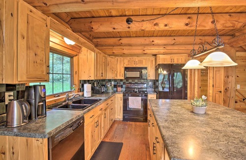Lake City Cabin | Splendid Family Cabin w/Hot Tub & Grill!