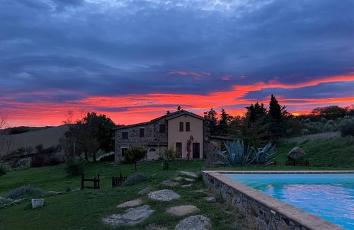 Gallina House | Splendid farmhouse in Val d'Orcia with private swimming pool and sauna