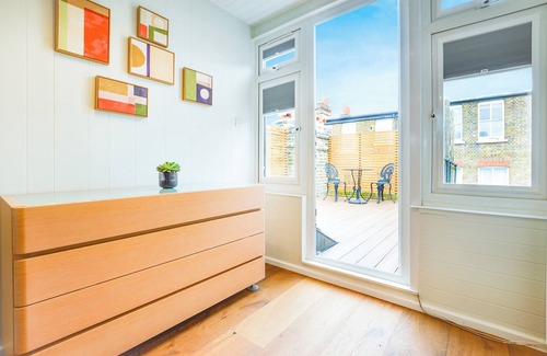 Kilburn Apartment | Split Level Studio at West Hampstead