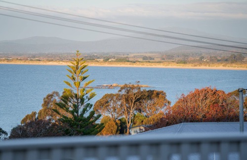 Bridport House | Spoil yourself in this centrally located beach house overlooking the vast.