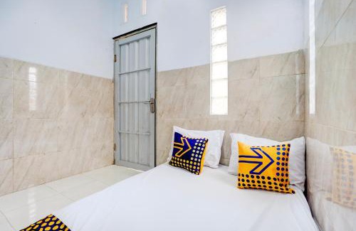 Gresik Hotel | SPOT ON 93035 Karman's Sari Homestay Syariah