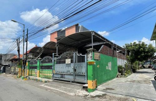 Sidoarjo Hotel | SPOT ON 93644 Sederhana Homestay