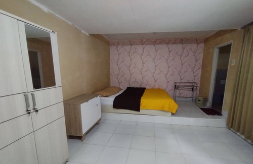 Senggigi Hotel | SPOT ON 93739 Insanta Hotel Near Masjid Baitul Aman
