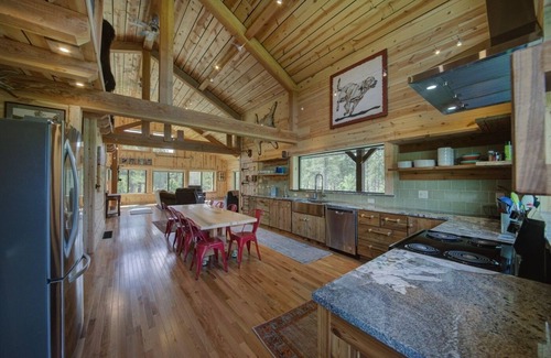 Colonial Pine Hills Cabin | Spring Canyon Buffalo Cabin