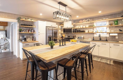 Cairo Other | Spring Creek Farmhouse Luxury Family Retreat on 25 acre with direct river access