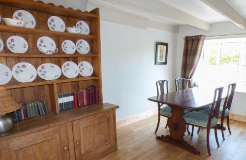Laugharne House | Spring Garden Cottage