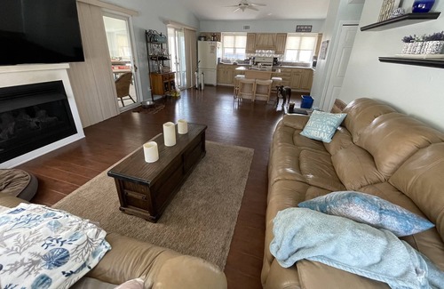 Beach Haven West House | Spring Getaway - Pets welcome