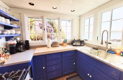 Bodega Bay Cottage | Spring Lily! Amazing View! Hot Tub! Serene house & WiFi in beautiful Bodega Bay