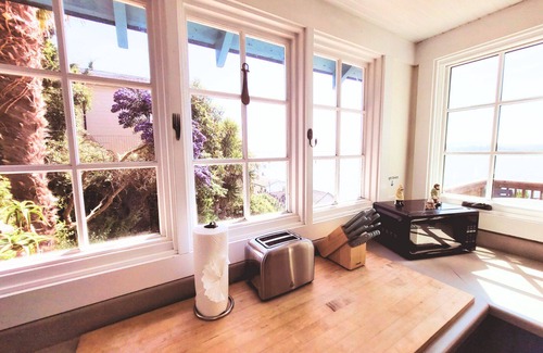 Bodega Bay Cottage | Spring Lily! Amazing View! Hot Tub! Serene house & WiFi in beautiful Bodega Bay