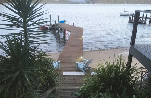Bar Point Cottage | spring specials .ALLAWAH. fireside living HAWKESBURY RIVER spectacular views